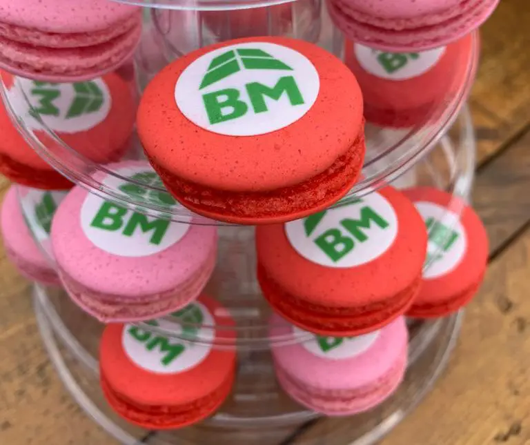 verse macarons met logo