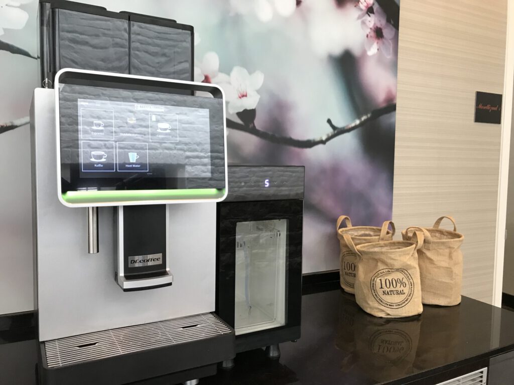 Koffiemachine met suikerzakje